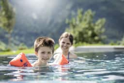 Feature background 4